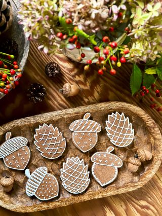 Naše další inspirace na podzimní perníčky.. z vykrajovátek z Pěkně vypečeného krámku. . . #gingerbreadcookies #gingerbread...